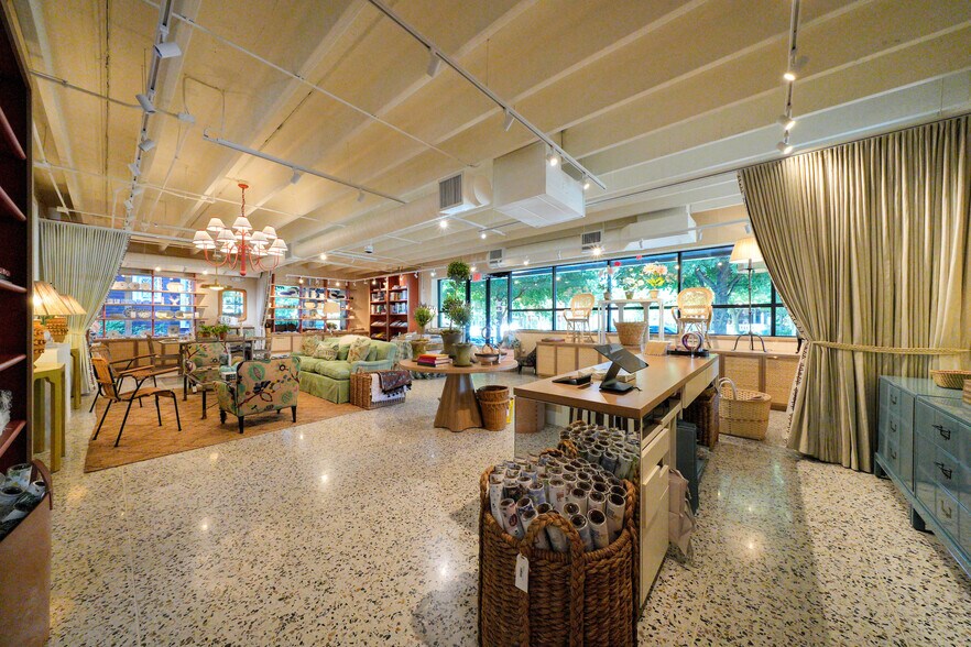 More Photos Of 301 East Blvd, Charlotte Storefront Retail Office For Sale
