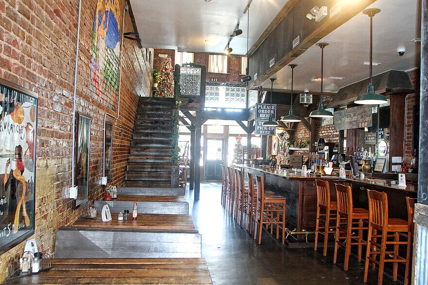 More Photos Of 13 W 10th St, Anniston Storefront For Sale