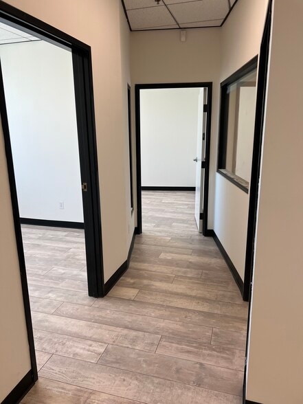 More Photos Of 14925-14945 Ventura Blvd, Sherman Oaks Office For Lease