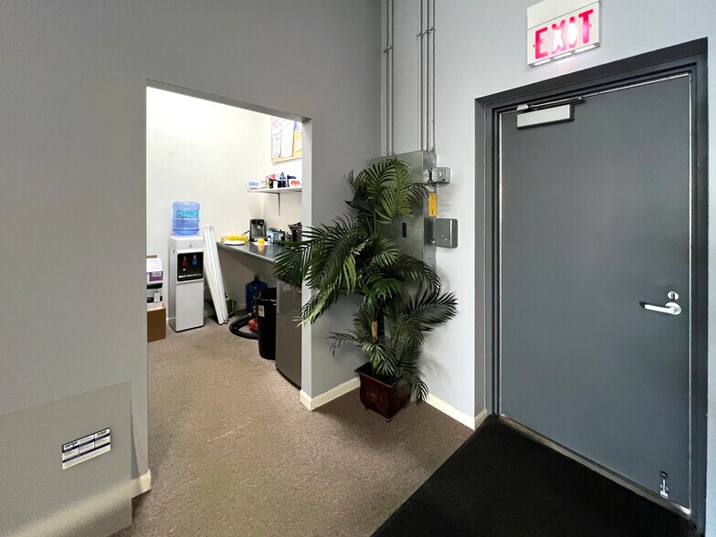 More Photos Of 1825-1833 Larkin Ave, Elgin Unknown For Lease