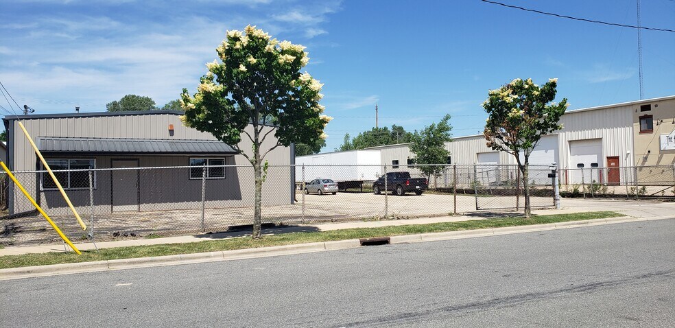 More Photos Of 2430 Pennsylvania Ave, Madison Warehouse For Lease