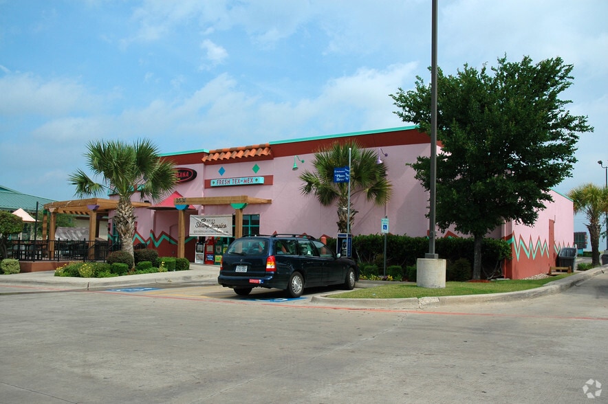 Primary Photo Of 2531 E Pioneer Pky, Arlington Fast Food For Lease