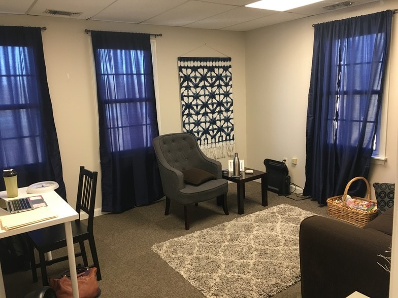 More Photos Of 1001 Farmington Ave, Bristol Medical For Sale