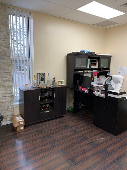 More Photos Of 1103 Morse Ave, Schaumburg Service For Sale