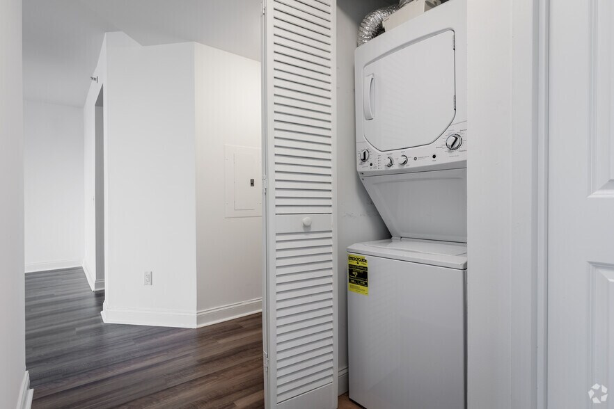 More Photos Of 100 Tower Dr, Edgewater Apartments For Lease