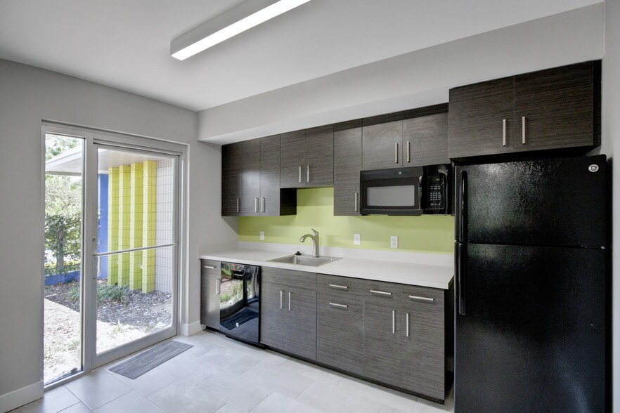 More Photos Of 239 SW 7th Ter, Gainesville Medical For Lease