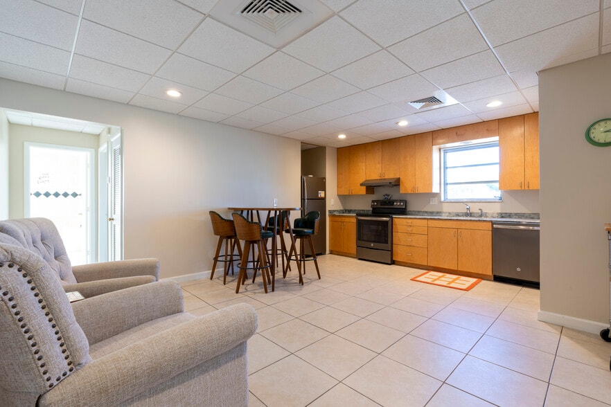 More Photos Of 218 S F St, Lake Worth Warehouse For Sale