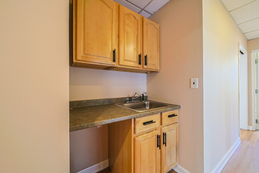More Photos Of 1625 Anderson Ave, Fort Lee Medical For Lease