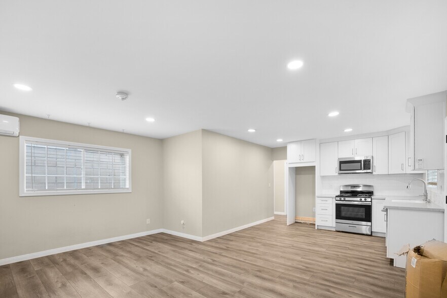 More Photos Of 801 W Whittier Blvd, La Habra Storefront Retail Residential For Sale