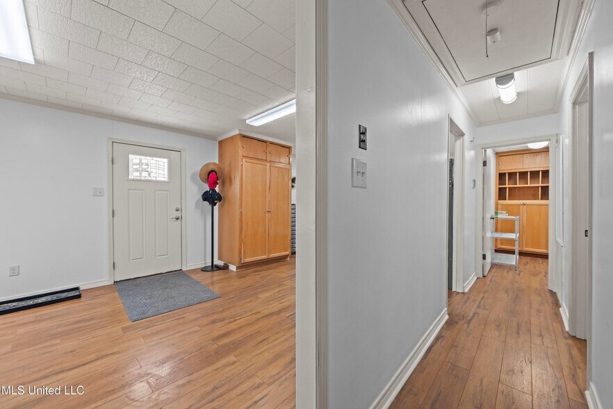 More Photos Of 2713 & 2717 15th Ave, Gulfport Light Distribution For Sale