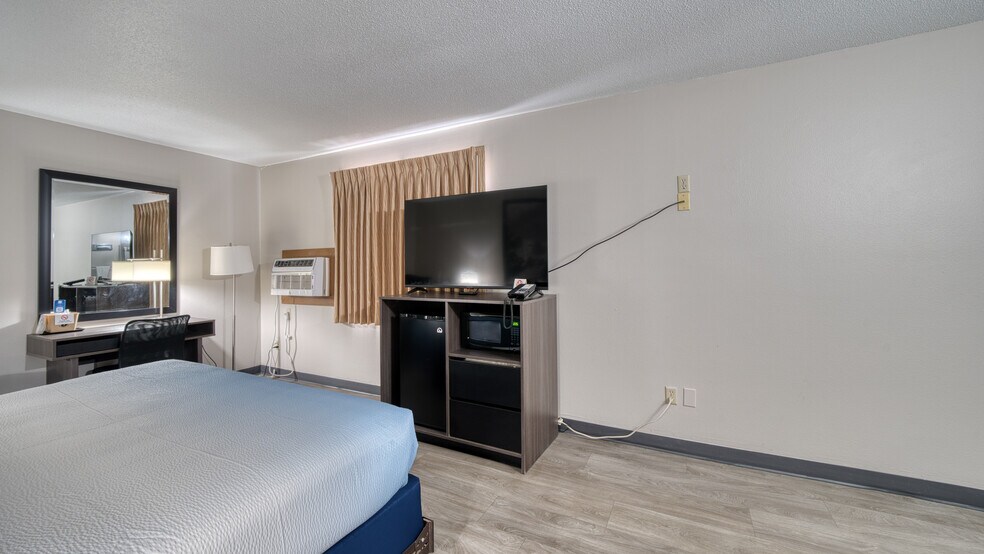 More Photos Of 2600 Whitewood Service Rd, Sturgis Hotel For Sale