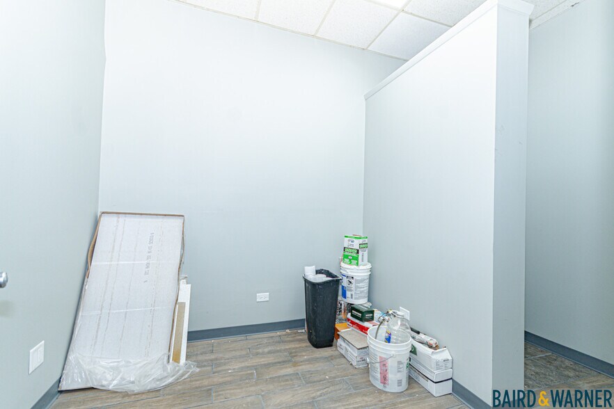 More Photos Of 4827-4831 W Irving Park Rd, Chicago Office For Lease