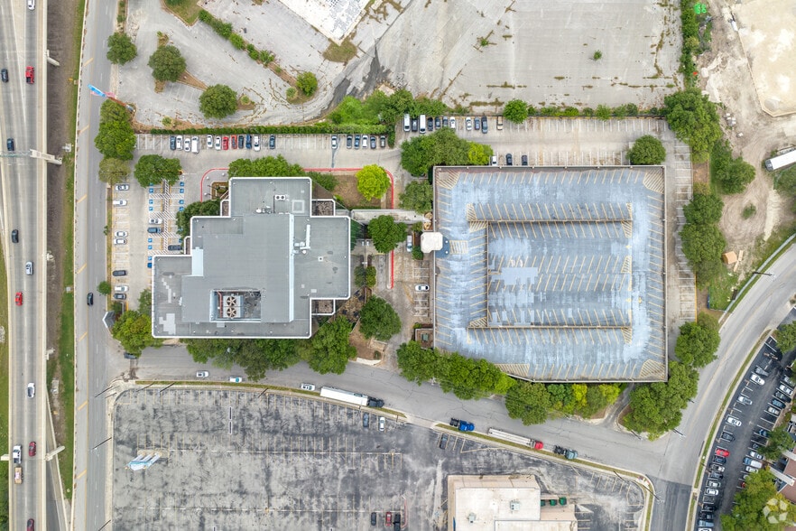 More Photos Of 7550 W Interstate 10, San Antonio Office For Lease