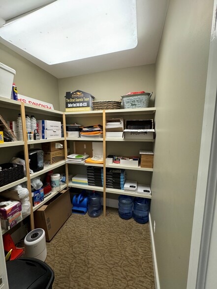 More Photos Of 640 W University Dr, Rochester Office Residential For Lease