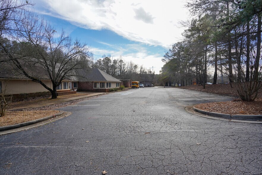 More Photos Of 2950 Stone Hogan Connector Rd SW, Atlanta Medical For Sale