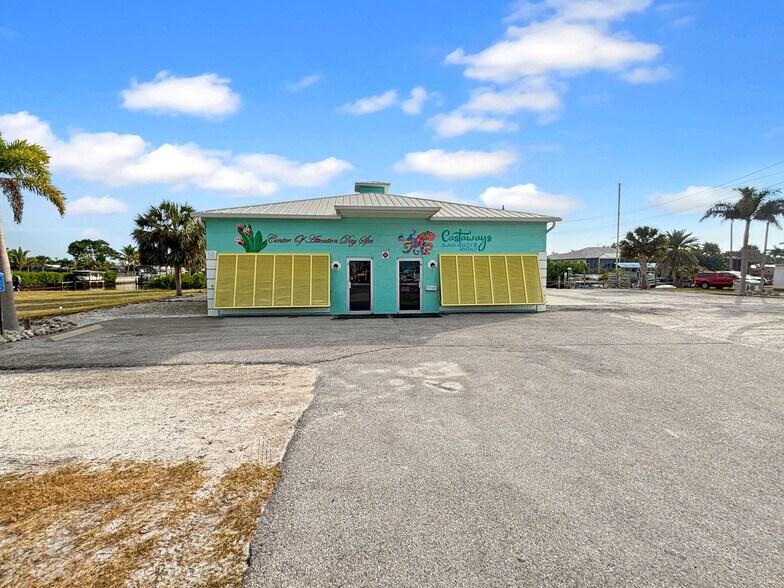 More Photos Of 3366 Stringfellow Rd, Saint James City Office For Sale