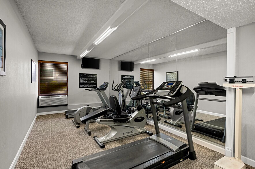 More Photos Of 500 W 29th St, North Little Rock Hotel For Sale