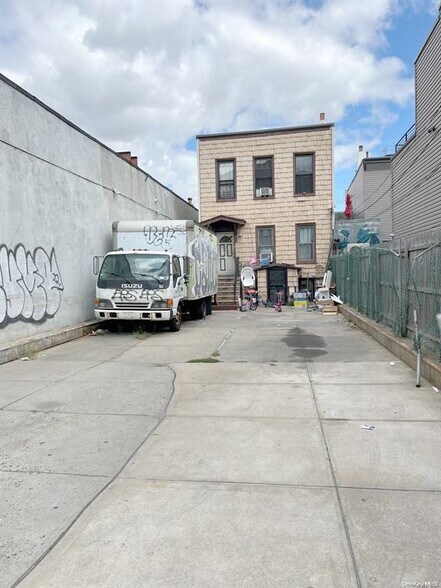 More Photos Of 122 Kingsland Ave, Brooklyn Freestanding For Sale