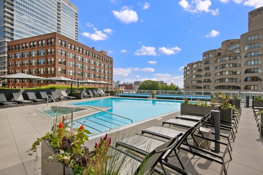 More Photos Of 720 S Wells St, Chicago Multifamily For Sale