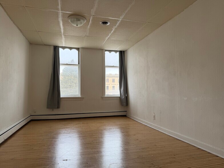 More Photos Of 134 W State St, Sycamore Office Residential For Sale