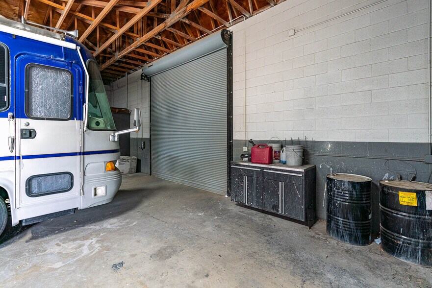 More Photos Of 39126-39130 3rd St E, Palmdale Service For Sale
