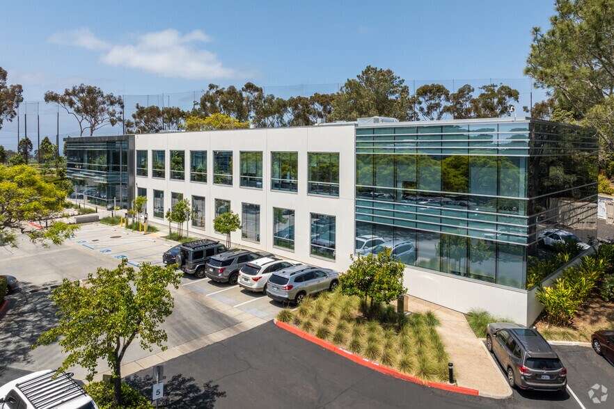More Photos Of 11149 N Torrey Pines Rd, La Jolla Research And Development For Lease