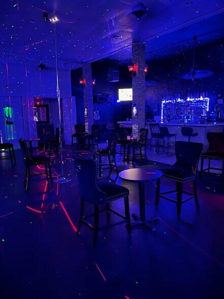 More Photos Of 2905 27th St N, Birmingham Bar For Sale
