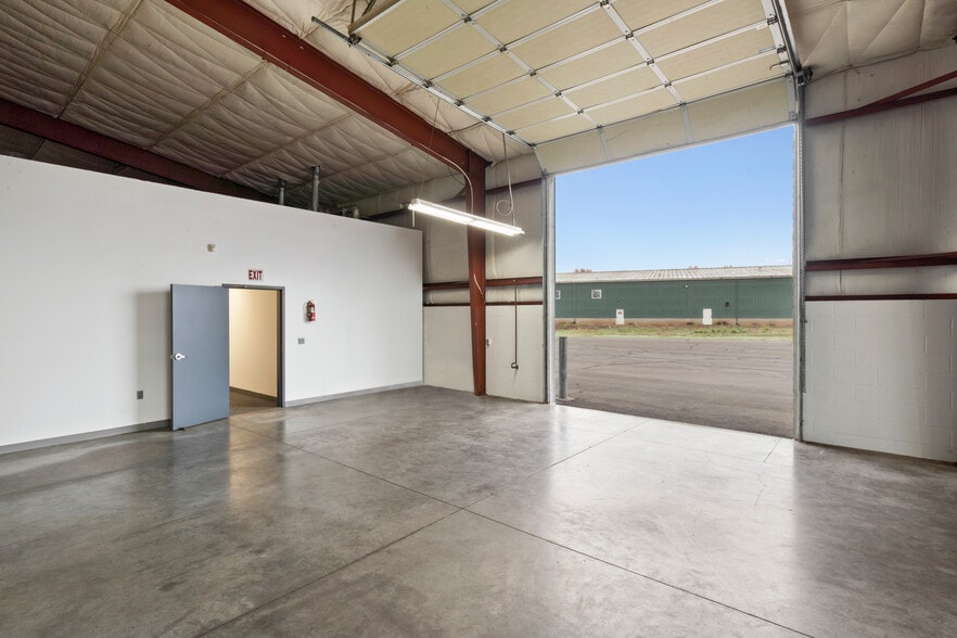 More Photos Of 13735 SW Galbreath Dr, Sherwood Warehouse For Lease