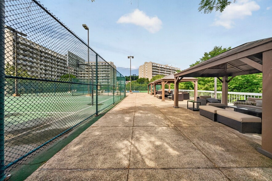 More Photos Of 1033-1077 River Rd, Edgewater Apartments For Sale