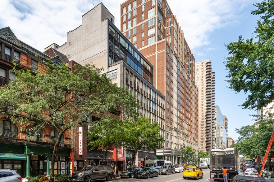More Photos Of 210 E 86th St, New York Medical For Lease