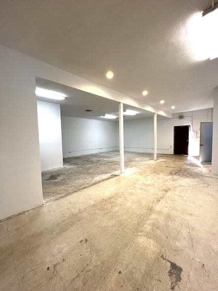 More Photos Of 10601 S Prairie Ave, Inglewood Freestanding For Lease