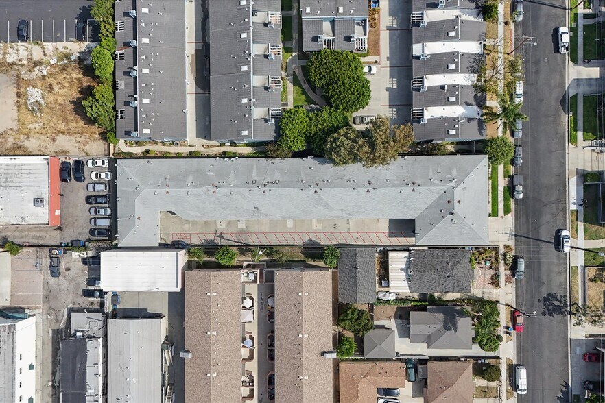 More Photos Of 14611 Larch Ave, Lawndale Apartments For Sale