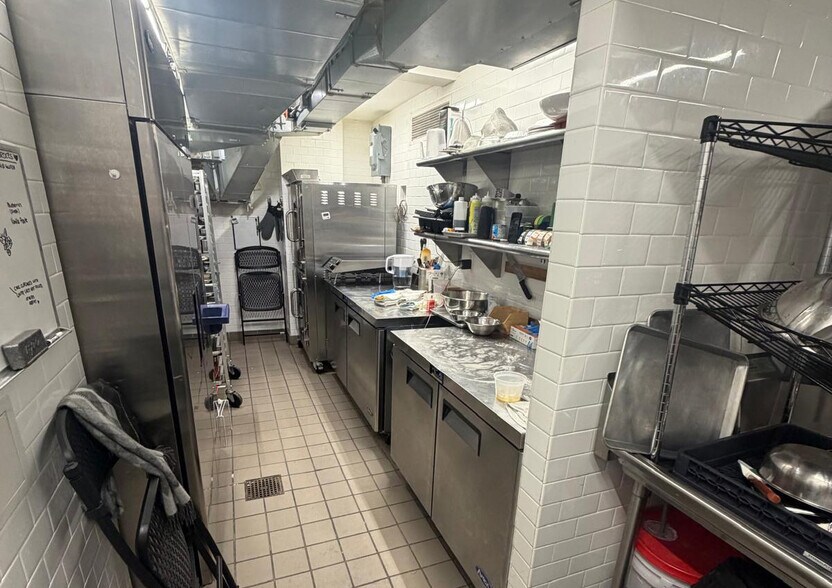 More Photos Of 200 W 20th St, New York Apartments For Lease