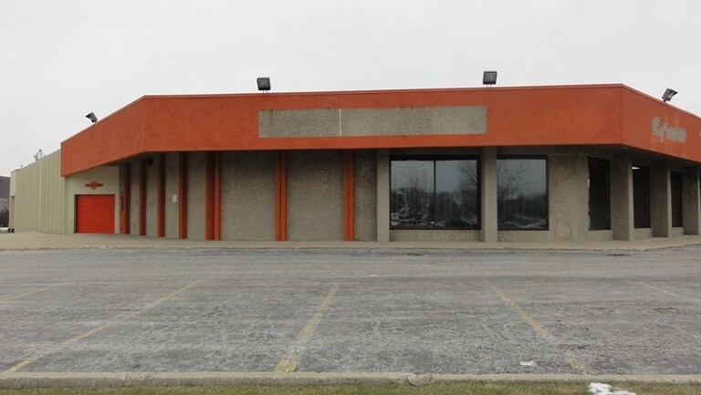 More Photos Of 2200 N Rand Rd, Palatine Freestanding For Sale