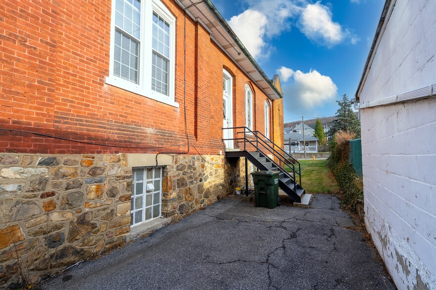 More Photos Of 927 Broadway, Fountain Hill Religious Facility For Sale