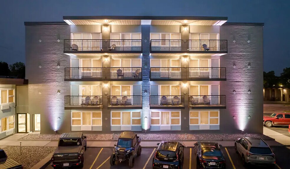 More Photos Of 70 N Stevens St, Rhinelander Hotel For Sale