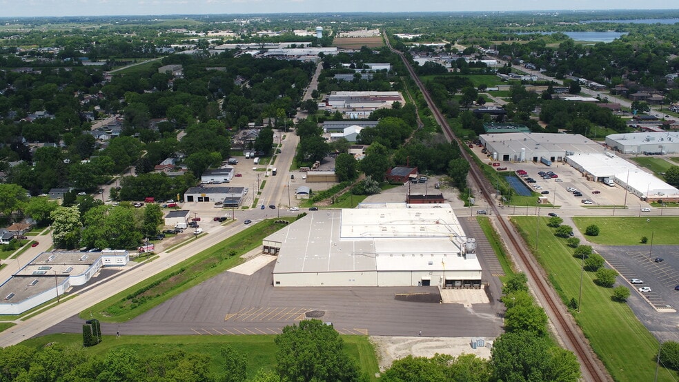 More Photos Of 413 E Murdock Ave, Oshkosh Manufacturing For Sale