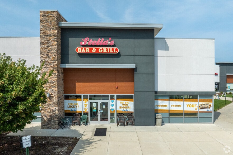 More Photos Of 402-440 N Weber Rd, Romeoville Freestanding For Sale