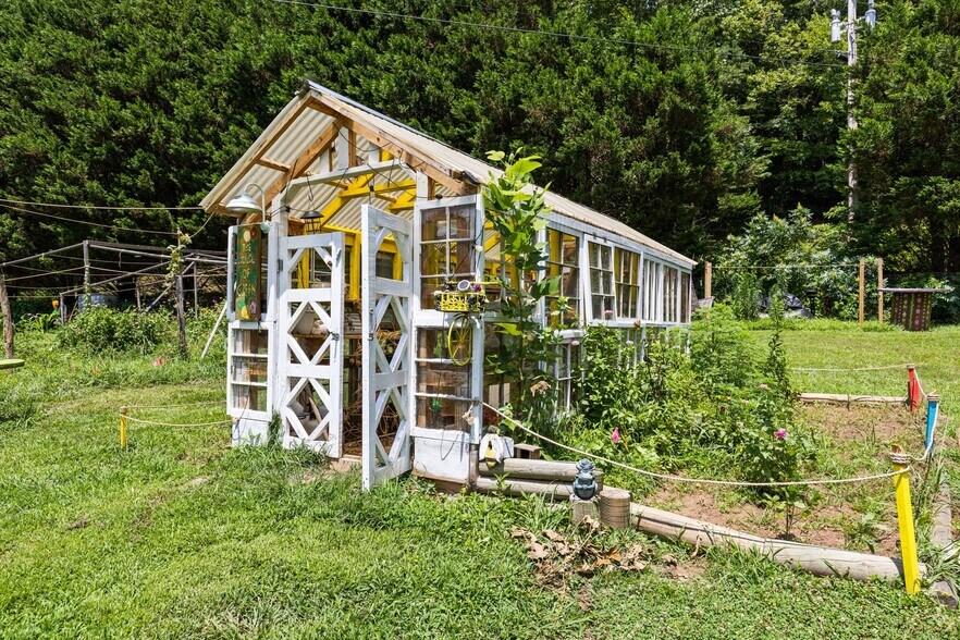 More Photos Of 32 Owl Creek Rd, Murphy Trailer Camper Park For Sale