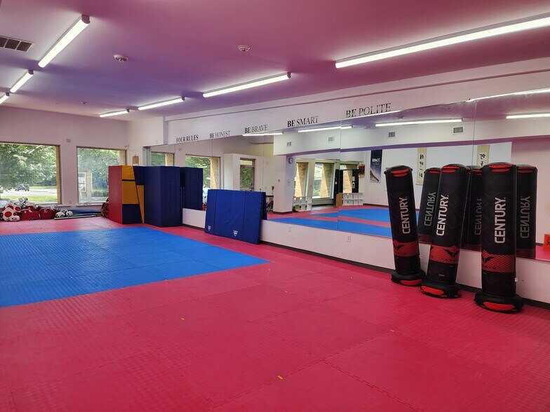 More Photos Of 241 W Union Ave, Bound Brook General Retail For Sale