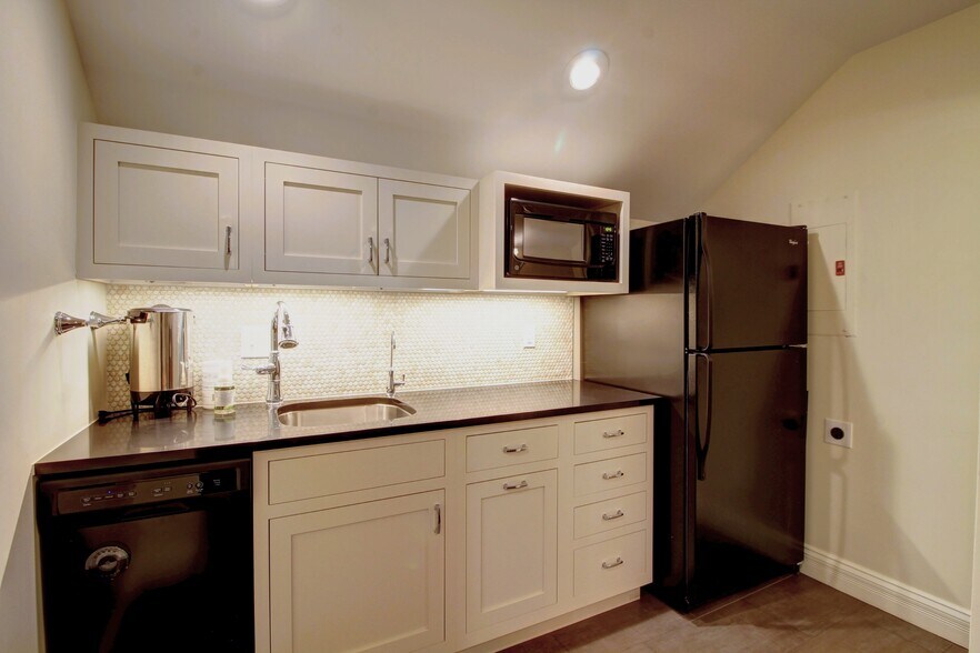 More Photos Of 3011 Broadway St, Boulder Office For Sale