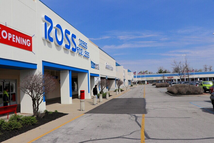 More Photos Of 4200 S East St, Indianapolis Unknown For Lease