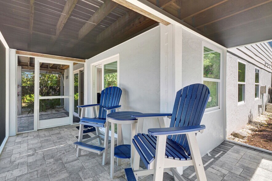 More Photos Of 193 Cocohatchee St, Naples Specialty For Sale