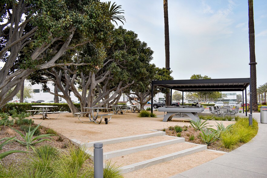 More Photos Of 1221 E Dyer Rd, Santa Ana Office For Sale