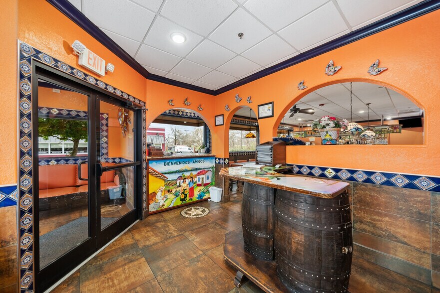 More Photos Of 1420 Interstate Dr, Cookeville Restaurant For Sale