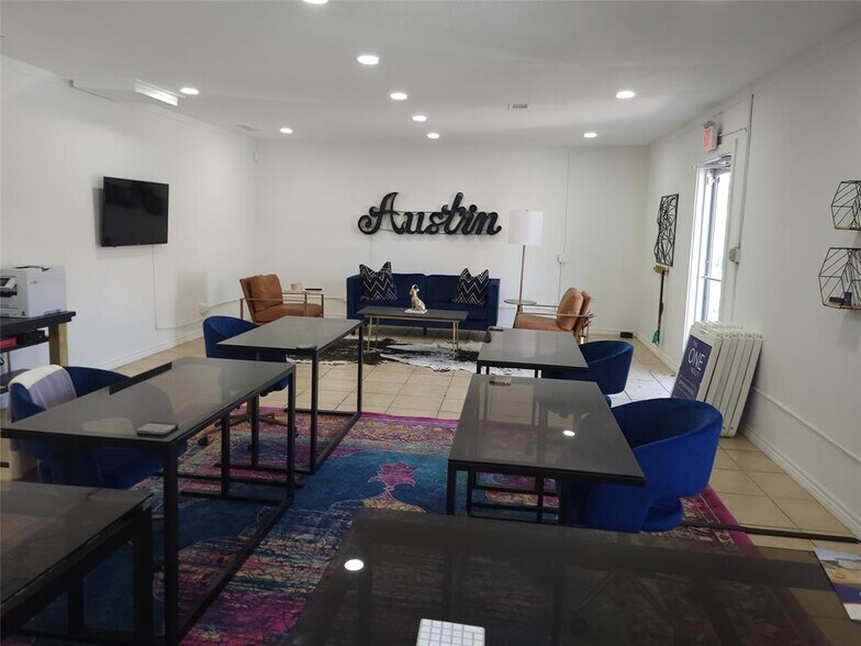 More Photos Of 2306 E Cesar Chavez St, Austin Storefront Retail Office For Lease