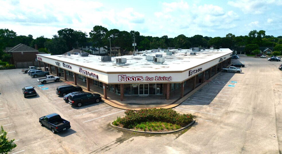 More Photos Of 9600-9611 Hillcroft Ave, Houston Unknown For Lease