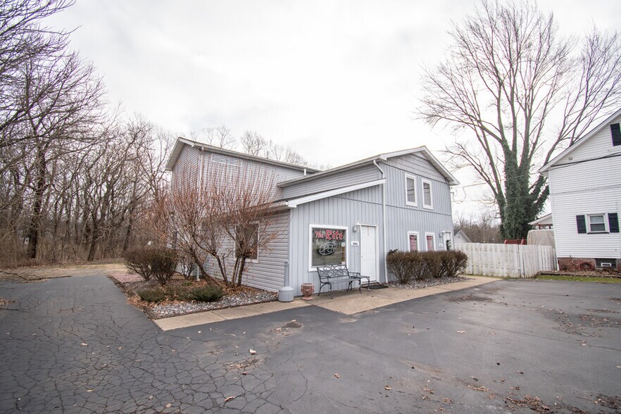 More Photos Of 3861 Main St, Mineral Ridge Office For Sale