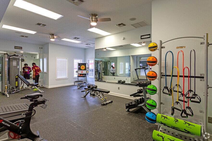 More Photos Of 2400 W Tharpe St, Tallahassee Apartments For Sale