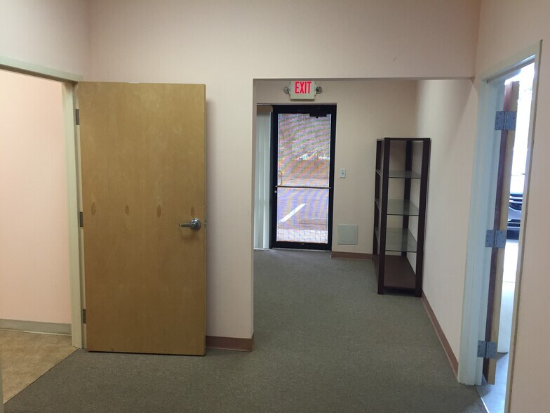 More Photos Of 8725 Youngerman Ct, Jacksonville Warehouse For Sale